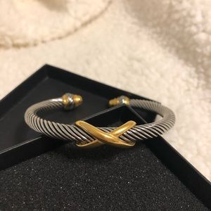Criss Cross Twist bangle bracelet 💛